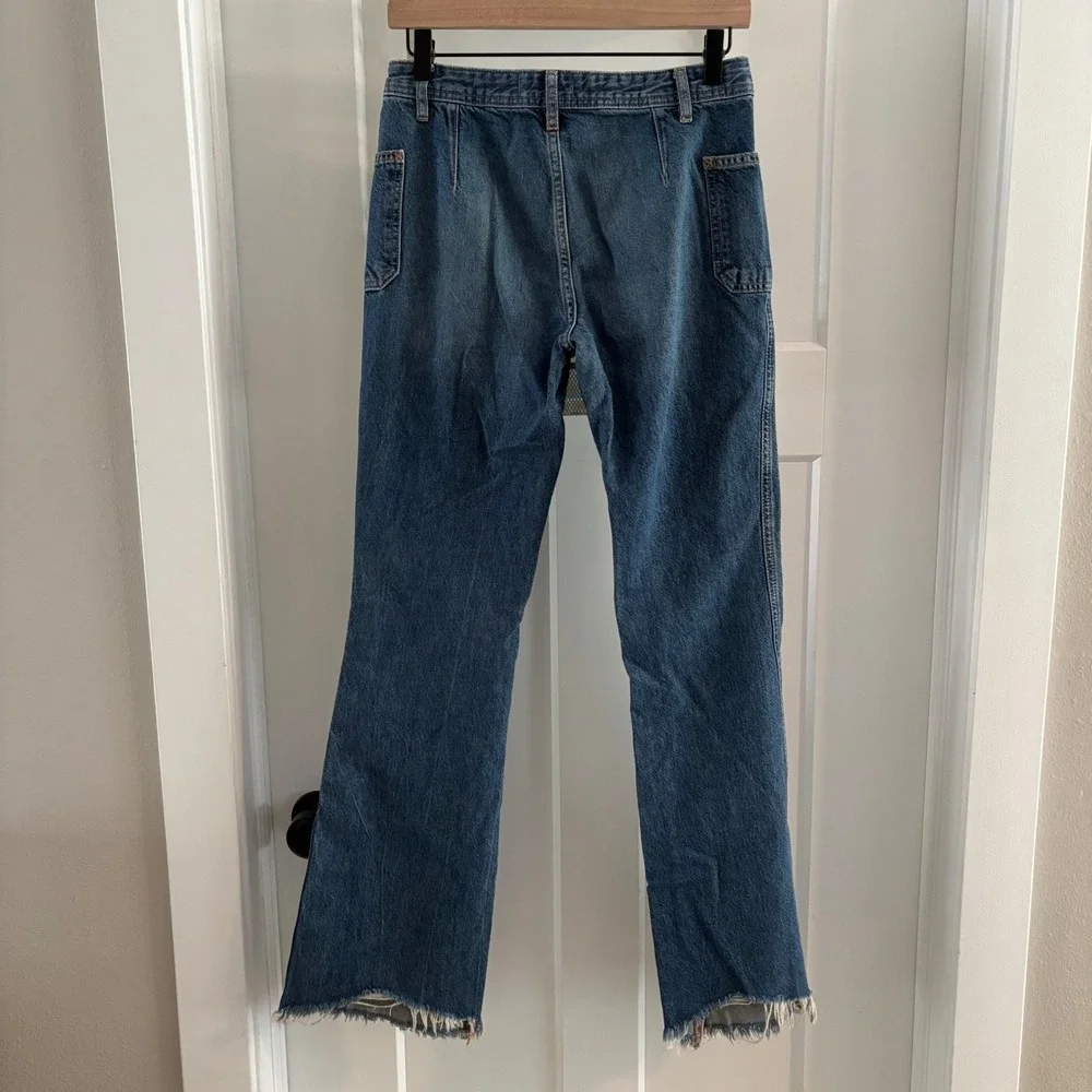 Free People We the Free Izzy Low Rise Flare‎ Jeans 26 Frayed Hem Med Wash Denim - Picture 2 of 6
